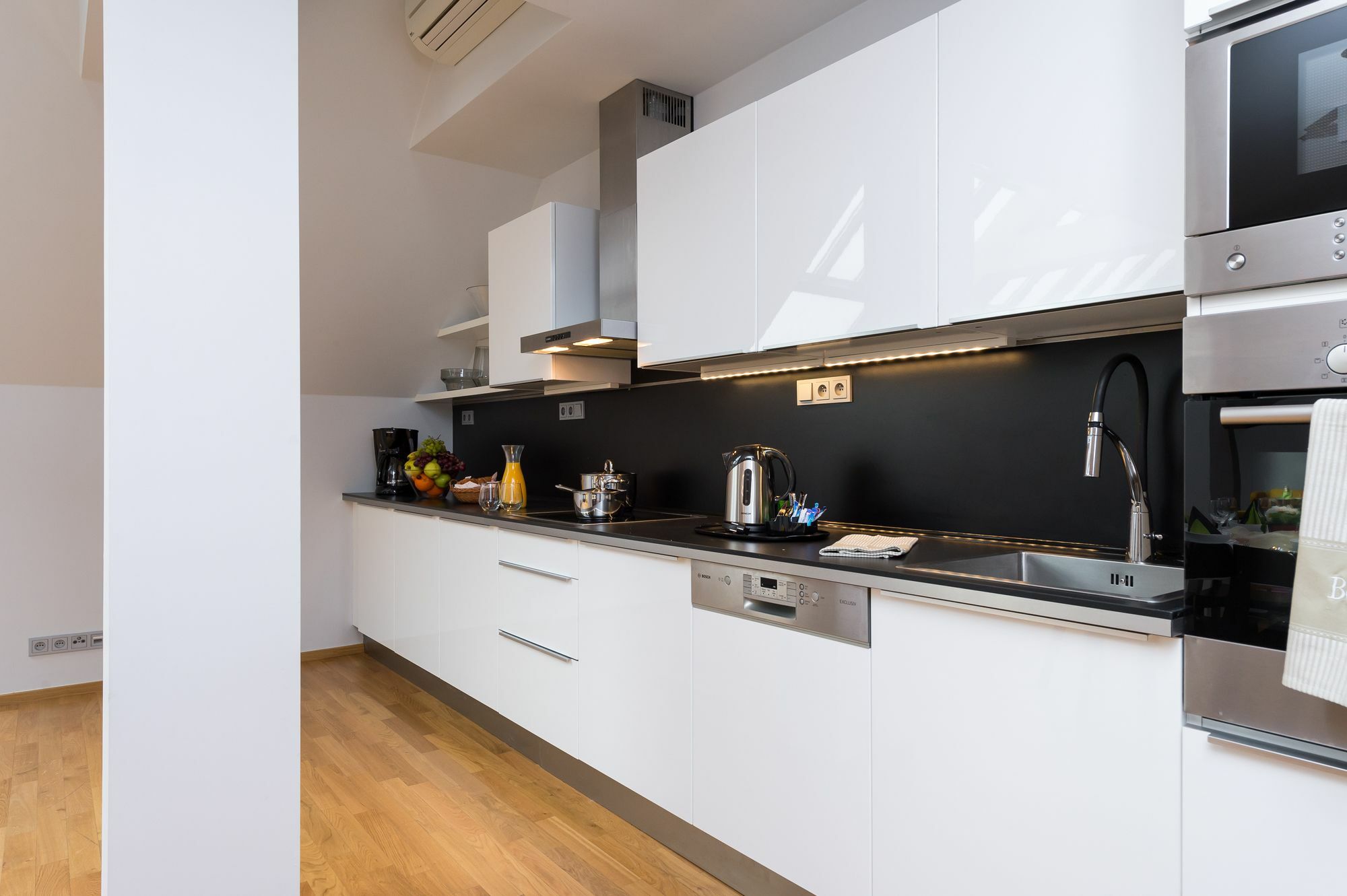 Empirent Rose Apartments Прага Екстер'єр фото